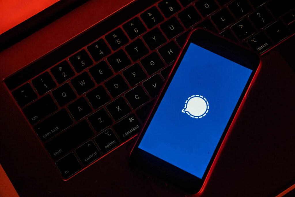 1700449249 659 مطلب‌رسان سیگنال برای اولین‌بار هزینه‌های سالانه خود را تشریح کرد