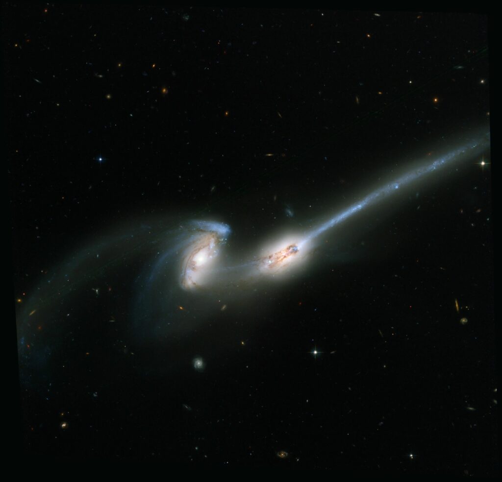 کهکشان های موش ها NGC 4676 