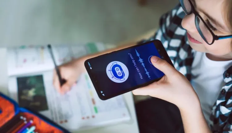 استفاده کودک از موبایل