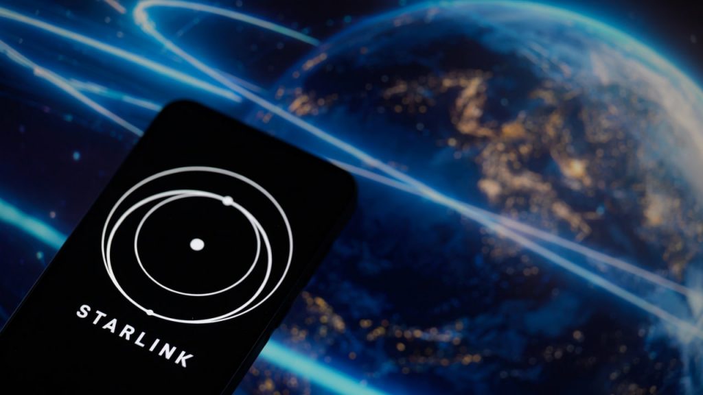 استارلینک در مدار زمین