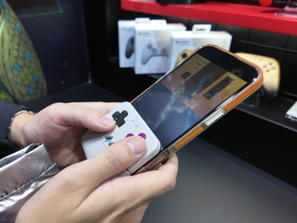 کنترلر Pocket 1 معارفه شد؛ استعداد نوستالژیک Game Boy روی