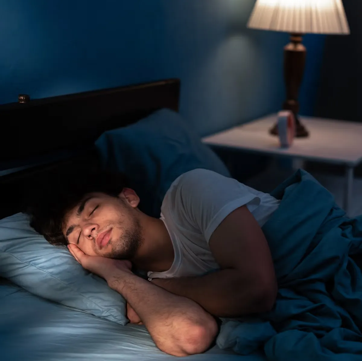 خوابیدن مرد