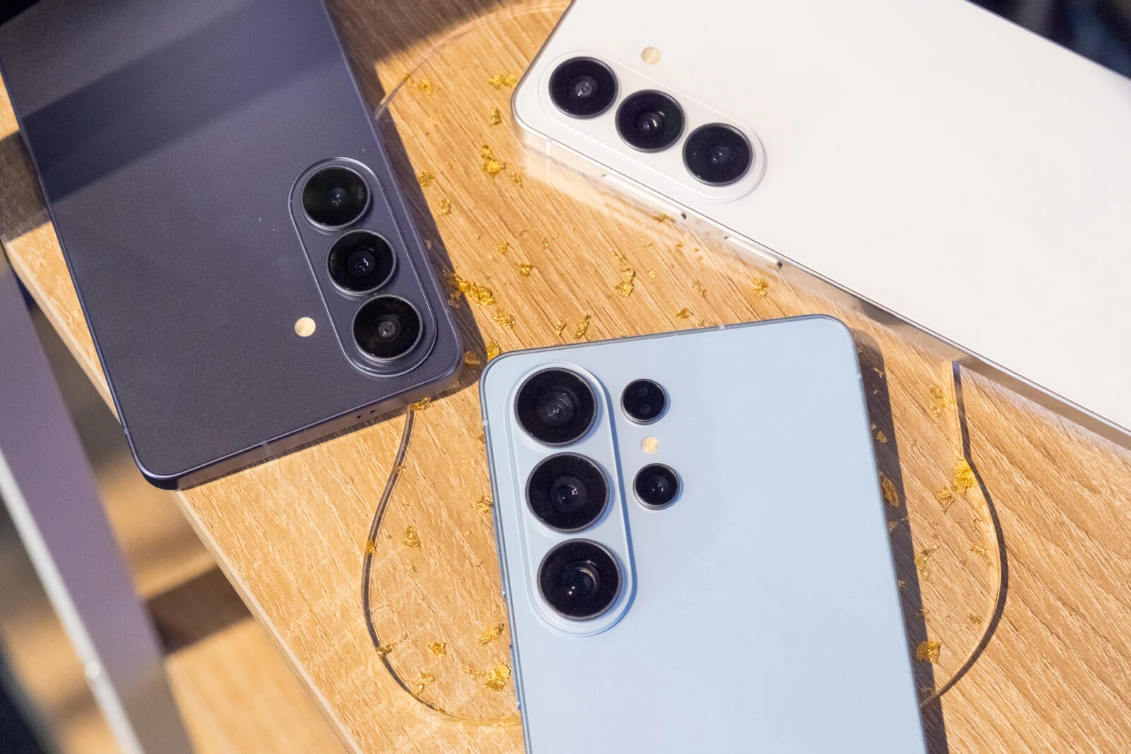 مقایسه گلکسی S26 اولترا و آیفون 17 پرو مکس