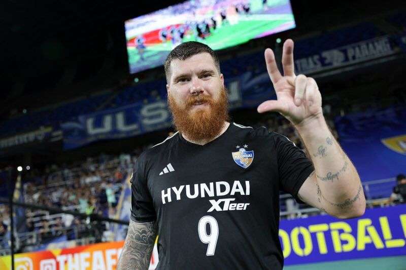 اولین هت تری ک آسیا سهم ریش قرمز اول سان