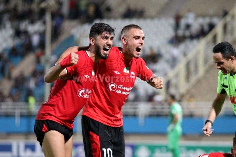 حمله ری کی آل و ز به صدر جدول پا