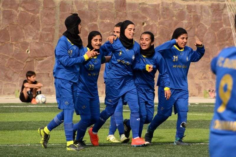 رسمی، این لیگ با تعویق آغاز می‌شود