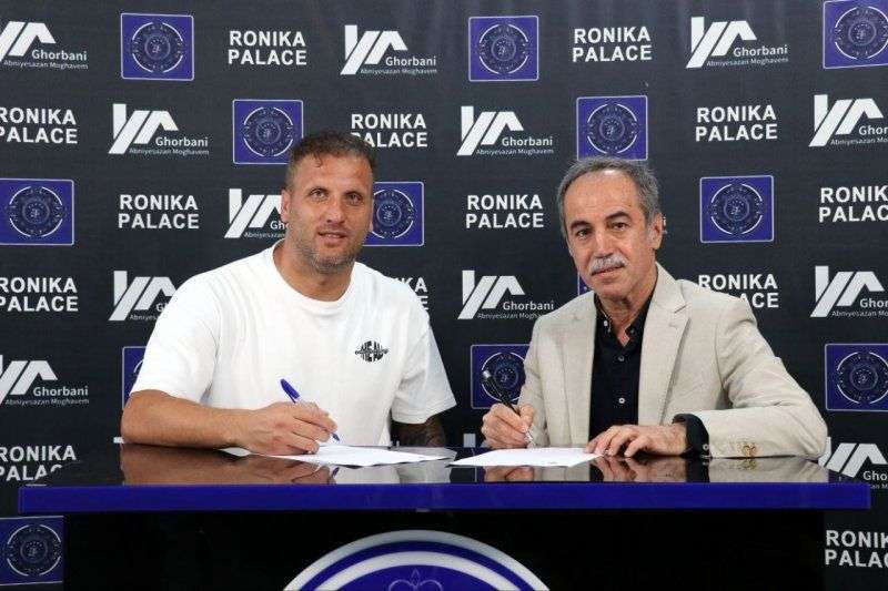 کاپیتان سابق پرسپولیس در جاده چالوس عکس