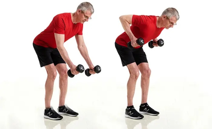 هیپرتروفی عضلانی؛ هرآنچه باید بدانید 7 زیر بغل دمبل یکی از تمرینات هیپرتروفی