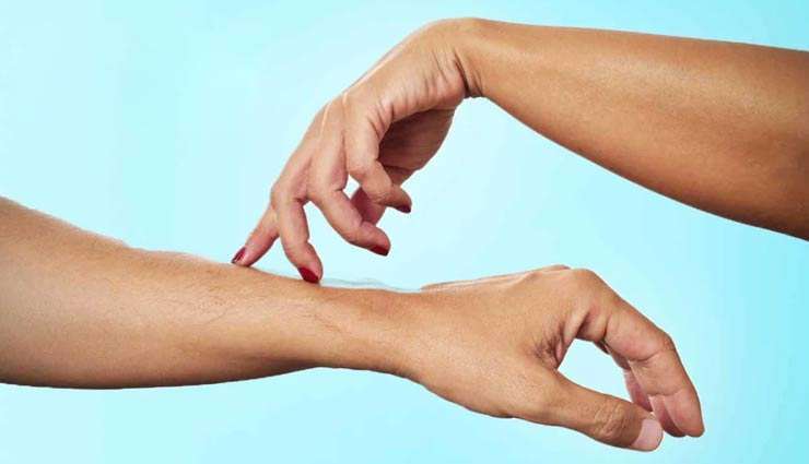 نوازش نقاط حساس بدن