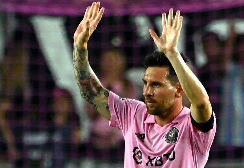 تبلیغات جالب آدیداس مسی فضایی شد عکس