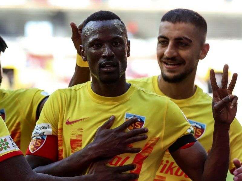 ما مه تیام یاد استقلال افتاد