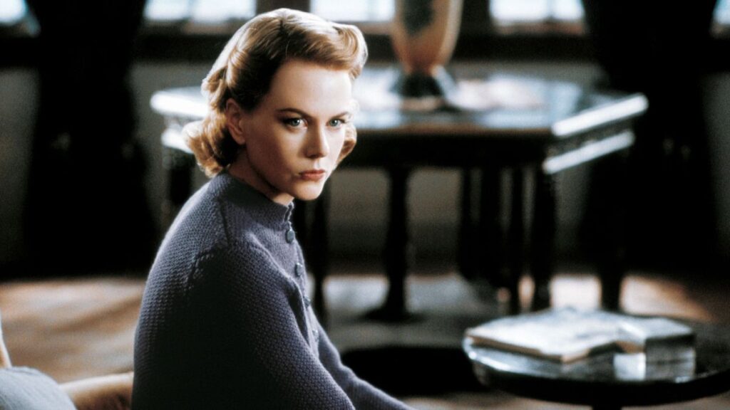 ۱۵ فیلم و سریال ترسناک برای بزرگسالان، کودکان و کل خانواده در هالووین 77 The Others