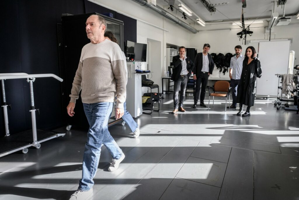 بیمار مبتلا به پارکینسون با یاری ایمپلنت نخاعی توانست کیلومترها راه برود 4 1699346486 889 بیمار مبتلا به پارکینسون با یاری ایمپلنت نخاعی توانست کیلومترها