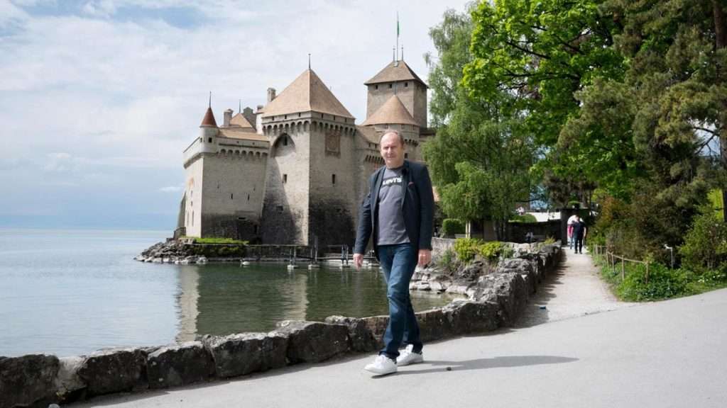 1699346488 بیمار مبتلا به پارکینسون با یاری ایمپلنت نخاعی توانست کیلومترها