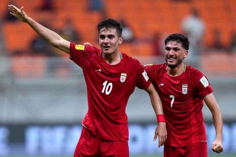 1699722912 تصویری از دو گلزن ایران روبه رو برزیل در باغ