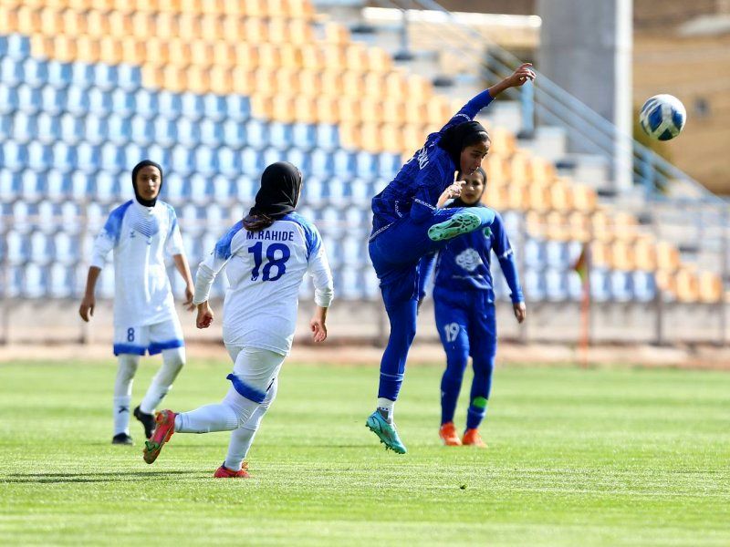 1700417882 نشاط گل جنجالی بازیکن زنان روبه رو تیم اسبق عکس