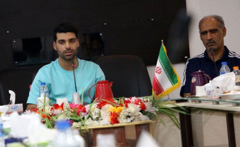 1701312021 اولین جام قهرمانی در باشگاه شخصیِ طارمیعکس