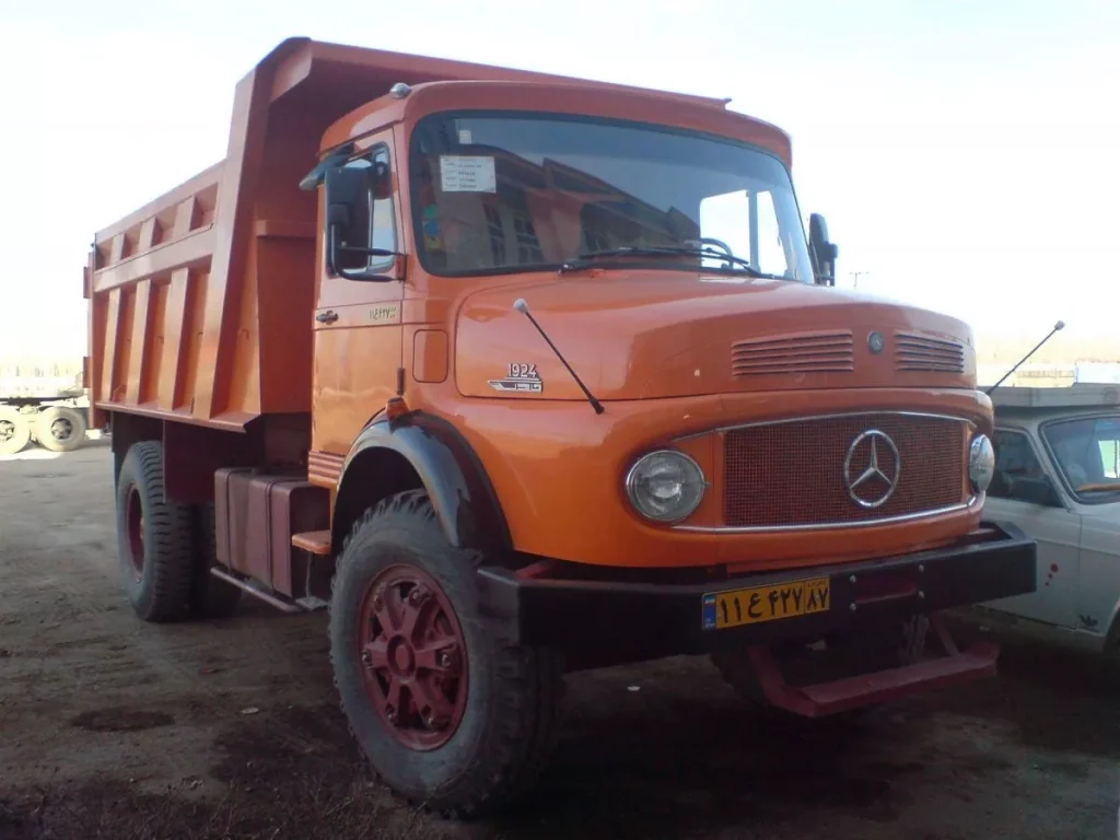 تشکیل کامیون بنز قدیمی بعد از سال‌ها متوقف می‌بشود.webp