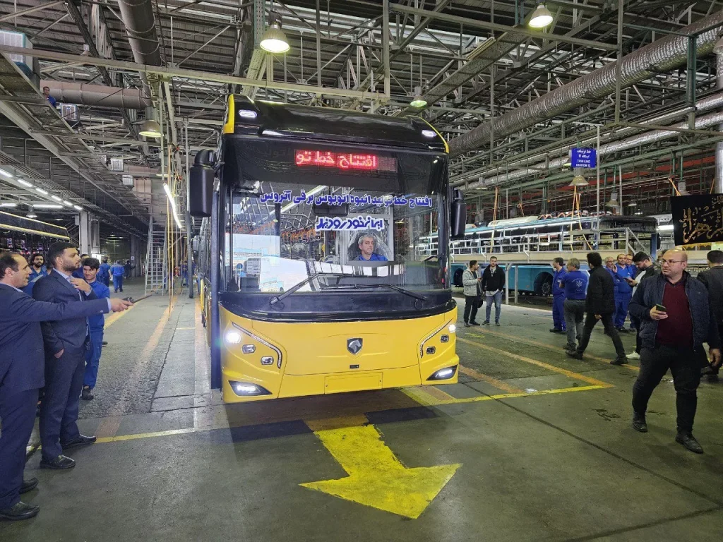 خط تشکیل اتوبوس آتروس برقی ایران ماشین دیزل افتتاح شد.webp