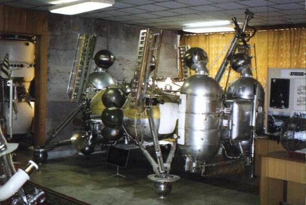 لونا 17 توسط شوروی پرتاب شد