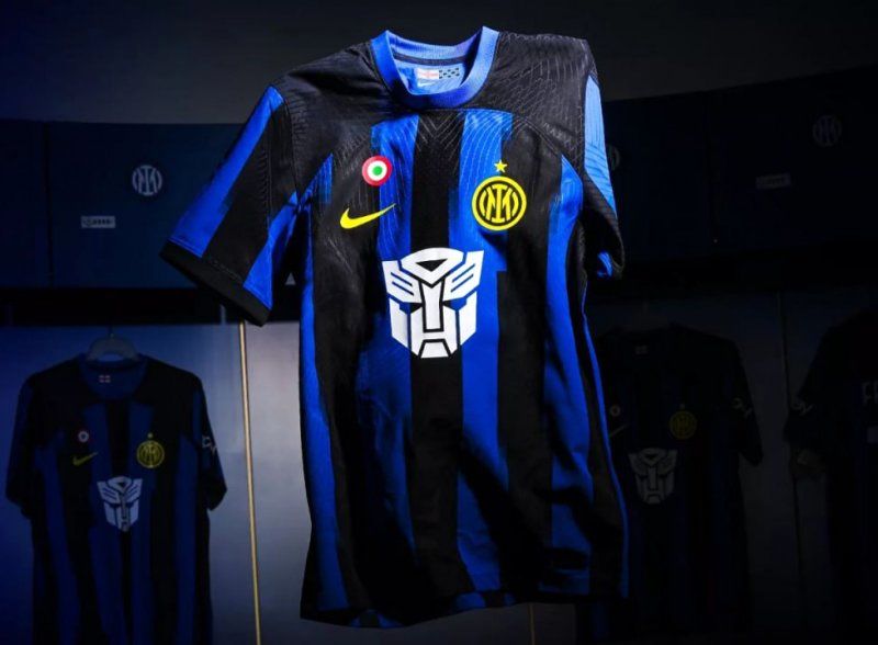 1702126607 امشب از هالی و و دی تر ین کیت جهان