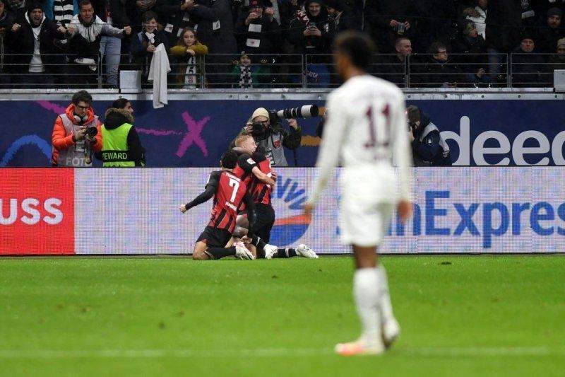 1702144799 نیمه کابوس و آر بایرن همه مدافعان تعطیل می باشند