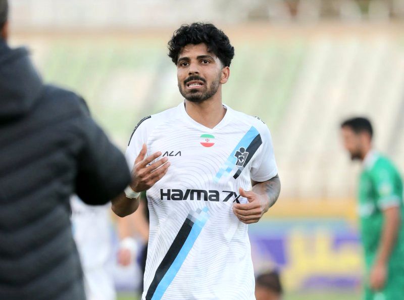 1702272610 بازی کردن جلوی هواداران تراکتور دلنشین است