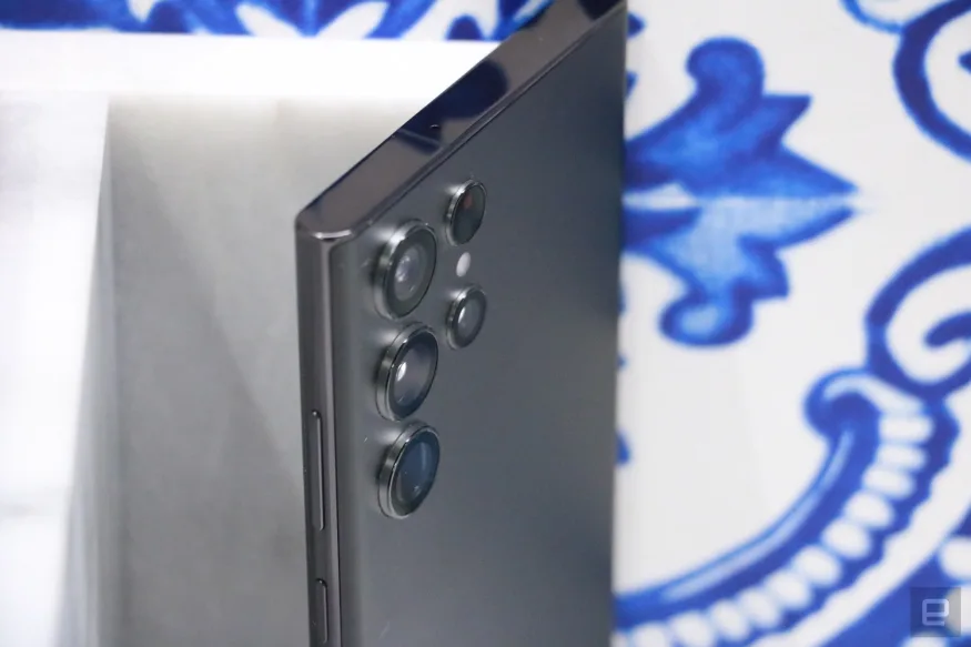 بهترین تلفنهای گیمینگ سامسونگ برای گیمرها 205 گوشی گیمینگ سامسونگ مدل Galaxy S22 Ultra