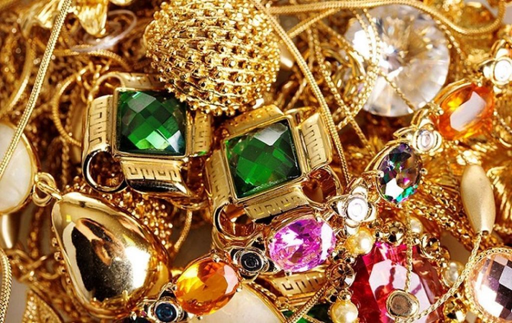 1703245277 اگر تصمیم خرید طلا دارید ، بخوانید