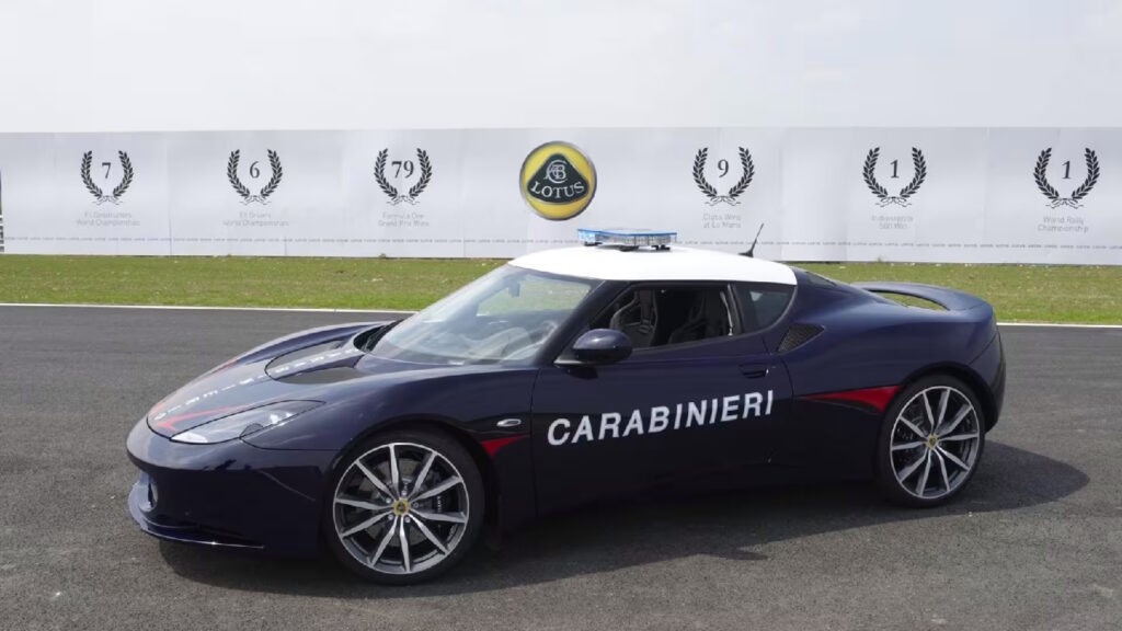 لوکس ترین و گرانقیمت ترین خودروهای پلیس در سراسر جهان 26 لوکس ترین و گرانقیمت ترین خودروهای پلیس در سراسر جهان