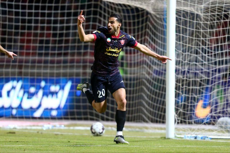 1704127658 پرش عمودی شهاب زاهدی سپس از گل شماره شش عکس