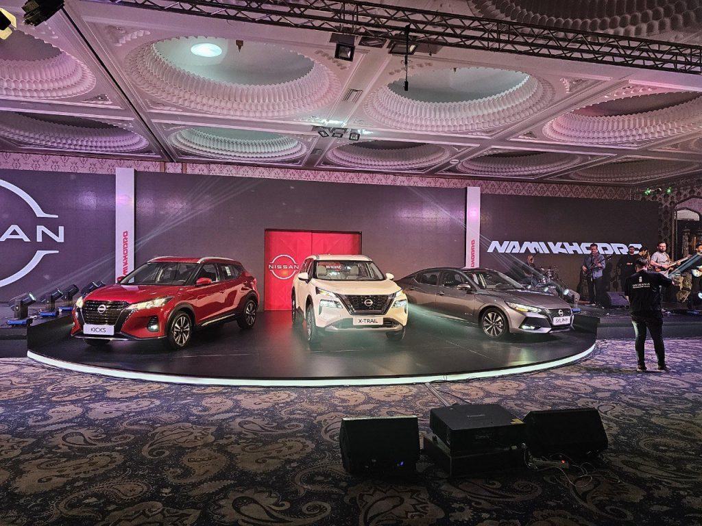 1704245568 آشفتگی در واردات نیسان به ایران، چند شرکت مدعی اراعه