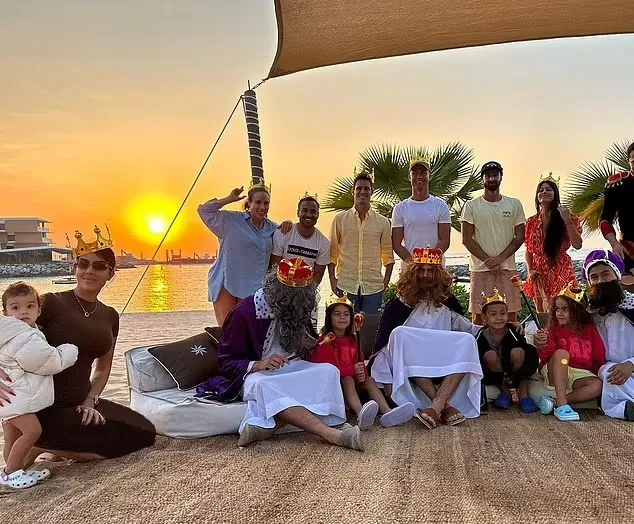 تمرینات رونالدو در خانه و عضلات پشت فوق العاده او 20 کریستیانو رونالدو را در حال تمرین در روزهای تعطیلات لیگ عربستان