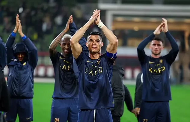 تمرینات رونالدو در خانه و عضلات پشت فوق العاده او 25 1704947490 168 تمرینات رونالدو در خانه و عضلات پشت فوق العاده او.webp