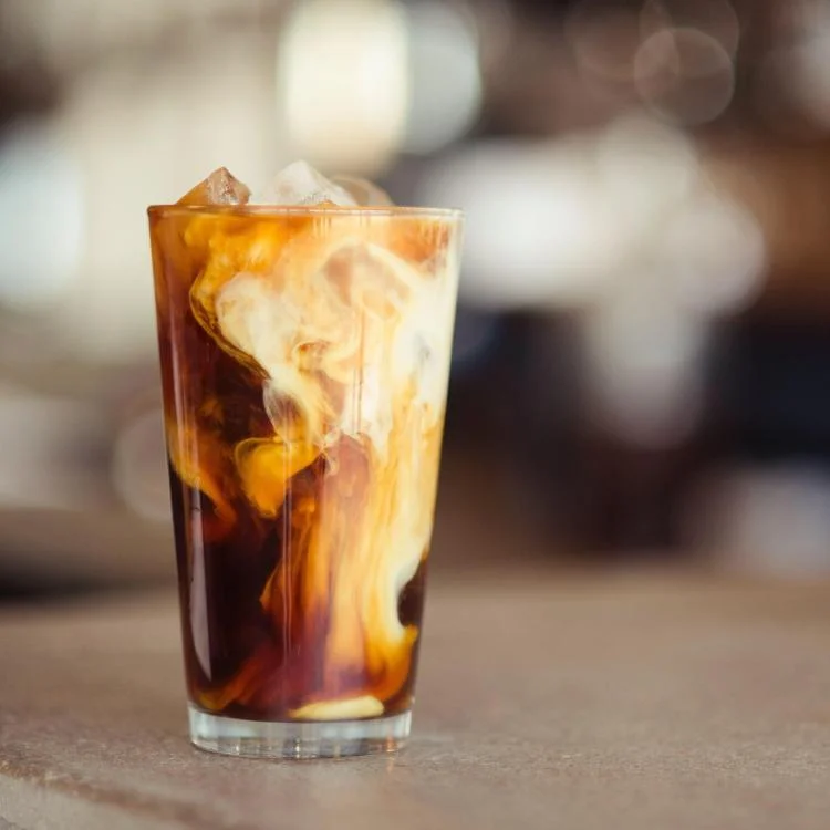 1706317710 آنچه قهوه با خامه می‌تواند به ما درمورد فیزیک کوانتومی.webp