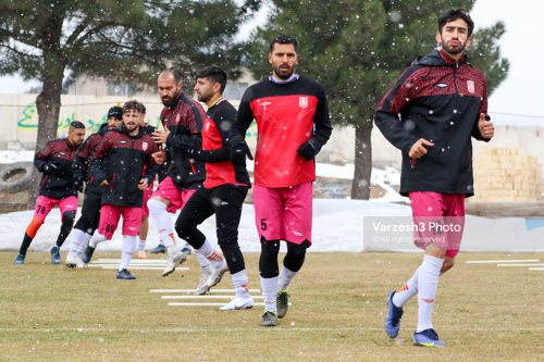 1706470318 مسی ها مصمم در سرما تبریز