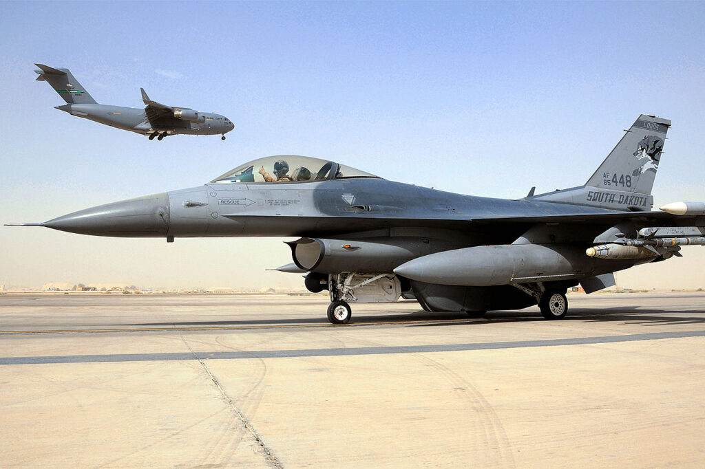 چرا اف 16 بعد از 50 سال تا این مدت هم محبوب و پرطرفدار است؟ 20 F-16 Falcon