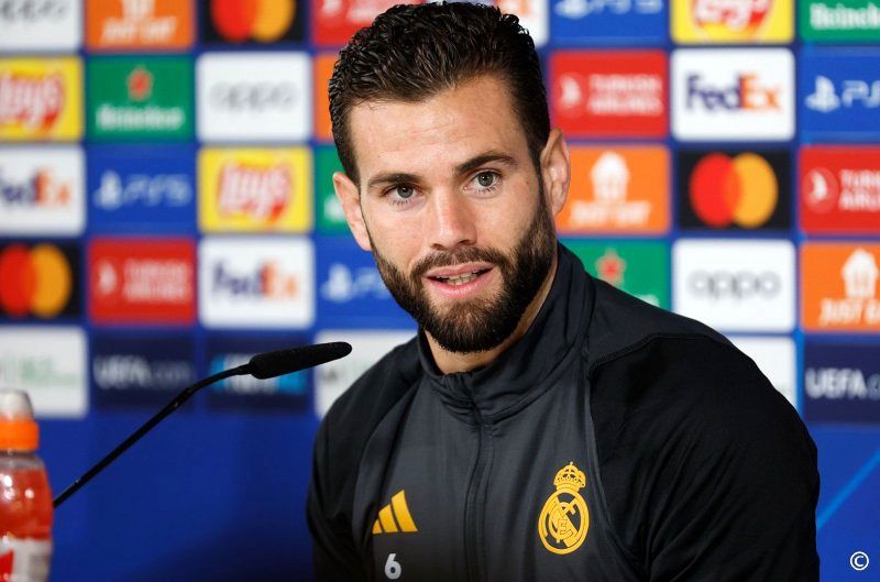 رو دیگر مقداری دیوانه است‌