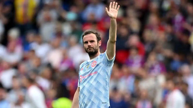 ستاره اسبق یونایتد فقط 10 دقیقه در ژاپن بازی کرد