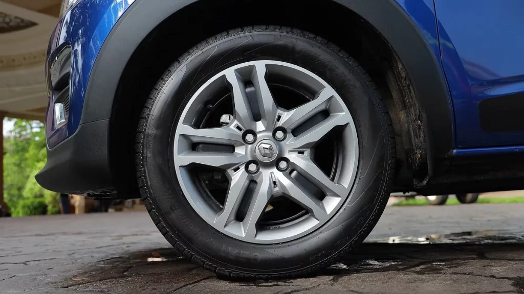 قیمت قالپاق ماشین افزایش یافت، هزینه‌ای گزاف برای زیباسازی چرخ‌ها.webp