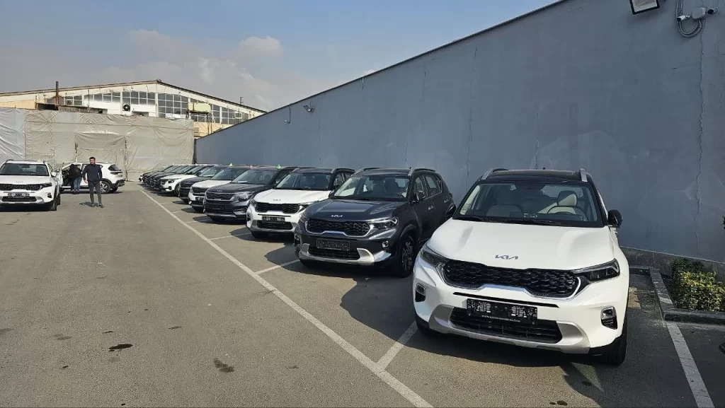 نگاهی به قیمت حواله خودروهای وارداتی در بازار آزاد.webp