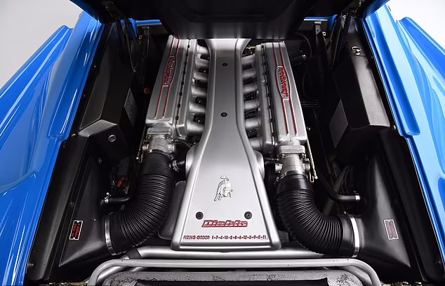 لامبورگینی سفارشی دونالد ترامپ که برای نام او ۵ برابر گرانتر فروخته شد + وید 30 لامبورگینی سفارشی دونالد ترامپ که به خاطر نام او ۵ برابر گرانتر فروخته شد + ویدئو