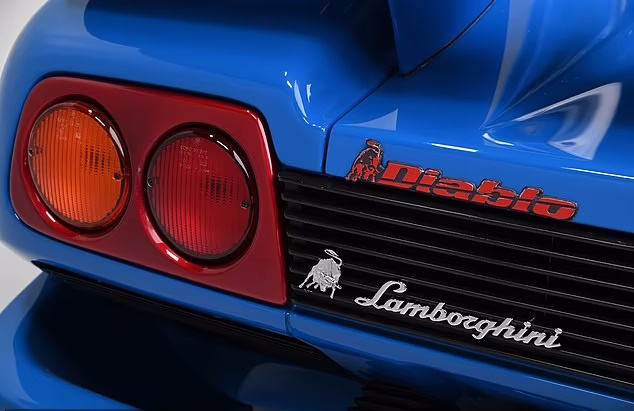 لامبورگینی سفارشی دونالد ترامپ که برای نام او ۵ برابر گرانتر فروخته شد + وید 28 لامبورگینی سفارشی دونالد ترامپ که به خاطر نام او ۵ برابر گرانتر فروخته شد + ویدئو