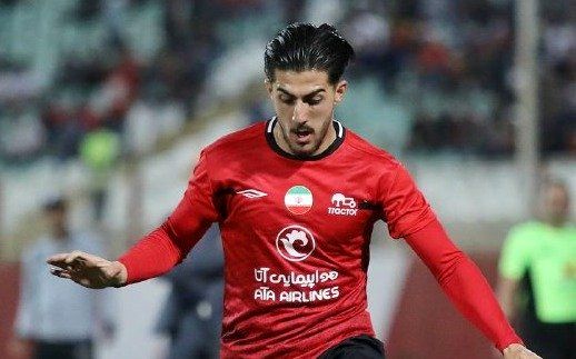 1708577153 فریادهای شجاع روی سر دفاع کننده پراشتباه