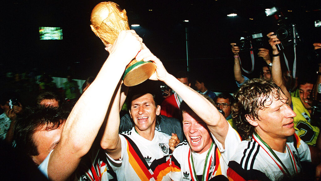 ستاره های آلمانی که در سال ۱۹۹۰ قهرمان جام جهانی شدند الان کجا می باشند؟ 31 ستاره های آلمانی که در سال ۱۹۹۰ قهرمان جام جهانی شدند الان کجا هستند؟