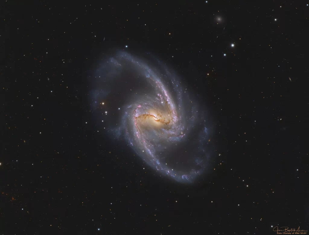 NGC 1365، جهان جزیره‌ای باشکوه.webp