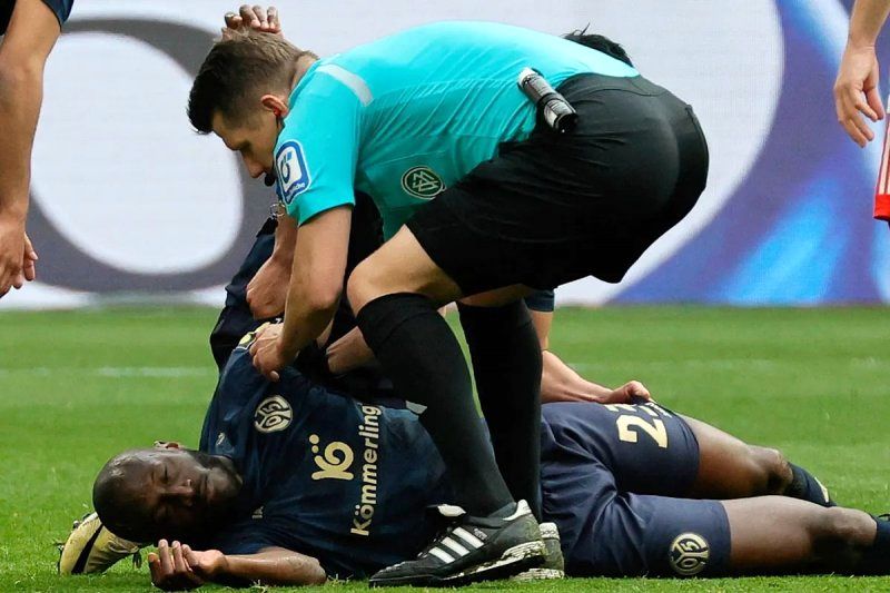 1710152463 با اهمیت ترین تصمیم یک داور در تاریخ عکس