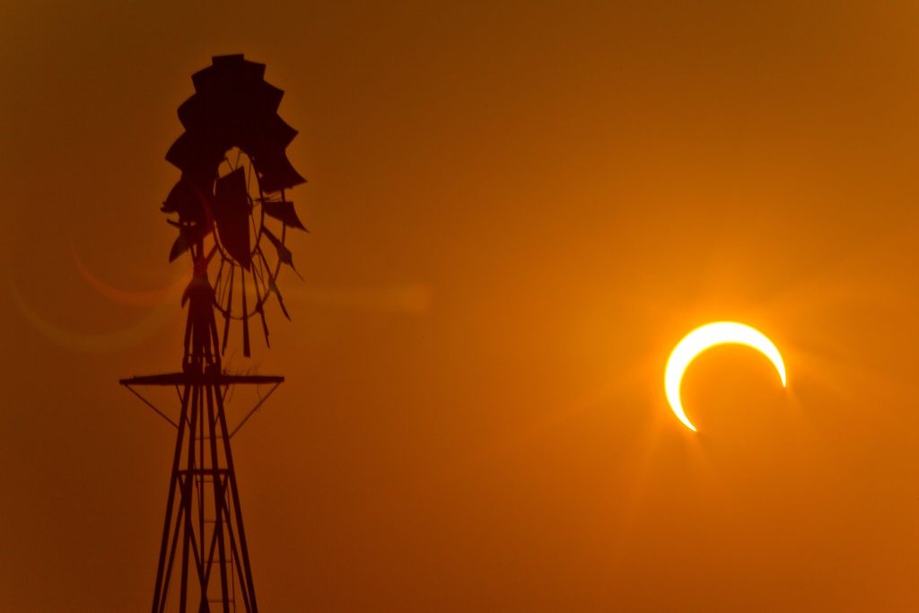 1710983966 کسوف، اعتدالین و ابرماه همه در یک روز رخ می‌دهند آفتاب