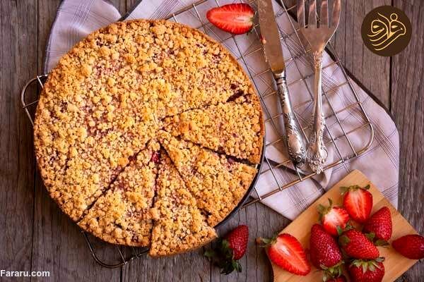 1713921138 این کیک کرامبل توت فرنگی را با روشی متفاوت بپزید آفتاب