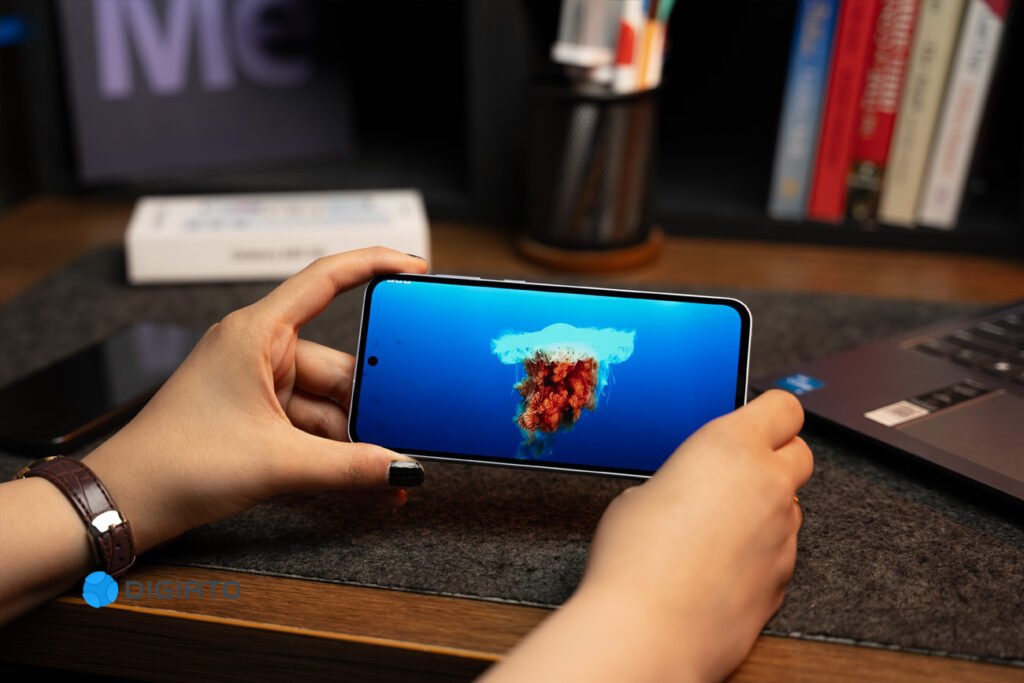 نمایشگر در بررسی گوشی A55